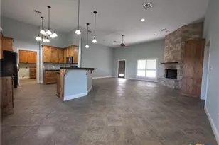 565 E Ward St, Goliad, TX 77963 - Photo 15