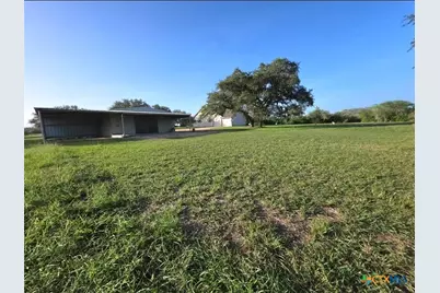 565 E Ward Street, Goliad, TX 77963 - Photo 3