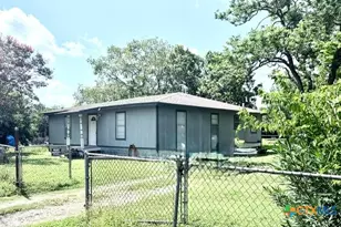 1009 Morelos St, Seguin, TX 78155 - Photo 3