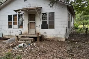 603 Davis Ave, Yoakum, TX 77995 - Photo 3