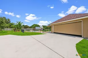200 Texas Country Dr, New Braunfels, TX 78132 - Photo 5
