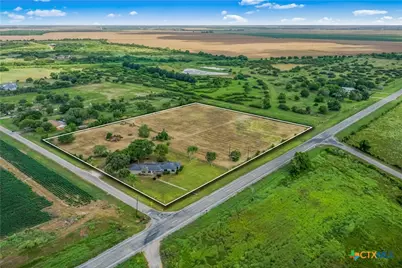 39 Woods Road, Port Lavaca, TX 77979 - Photo 1