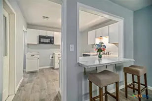 1610 E Rosebud Ave, Victoria, TX 77901 - Photo 1