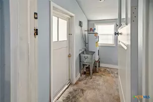 1610 E Rosebud Ave, Victoria, TX 77901 - Photo 9
