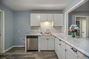 1610 E Rosebud Ave, Victoria, TX 77901 - Photo 7