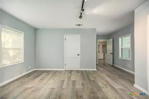 1610 E Rosebud Ave, Victoria, TX 77901 - Photo 11