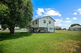 654 Calumet Dr, Palacios, TX 77465 - Photo 5