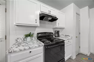 8710 Davis Oaks Trail, Austin, TX 78748 - Photo 11