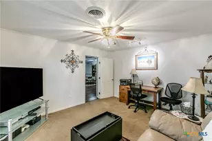 307 E 20th Ave, Belton, TX 76513 - Photo 9