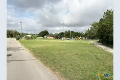 301 N Heideke Street, Seguin, TX 78155 - Photo 1