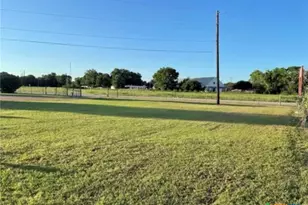 616 Rockdale St, Lexington, TX 78947 - Photo 11