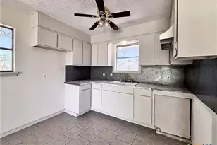 209 Prairie Ave, Rogers, TX 76569 - Photo 7