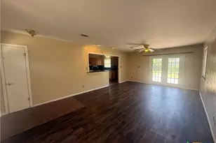 1105 Sycamore St, San Marcos, TX 78666 - Photo 3