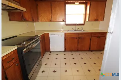 1603 Hughes Avenue, Copperas Cove, TX 76522 - Photo 5