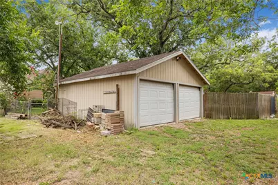 606 Schwab Street, Yoakum, TX 77995 - Photo 27