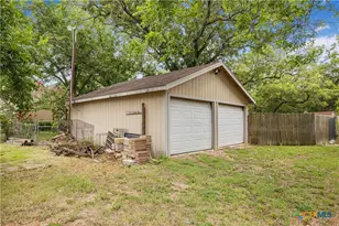 606 Schwab St, Yoakum, TX 77995 - Photo 27