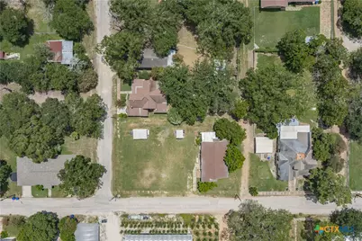 606 Schwab Street, Yoakum, TX 77995 - Photo 37