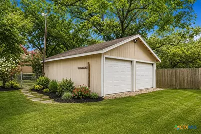 606 Schwab Street, Yoakum, TX 77995 - Photo 3