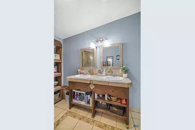 606 Schwab Street, Yoakum, TX 77995 - Photo 23