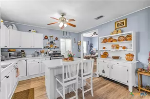 606 Schwab St, Yoakum, TX 77995 - Photo 13