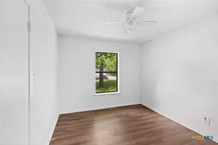 903 W 1st St, Cameron, TX 76520 - Photo 5