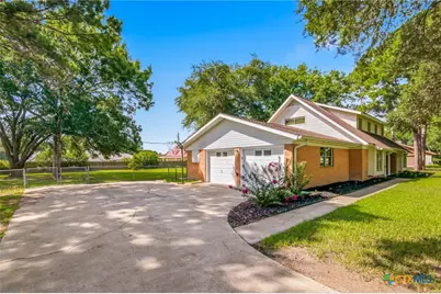 205 Yucca Drive, Victoria, TX 77904 - Photo 5