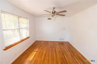 606 S 3rd St, Copperas Cove, TX 76522 - Photo 5