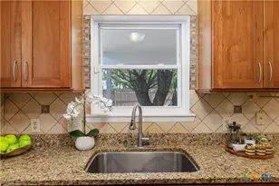 354-356 Bobolink Dr, New Braunfels, TX 78130 - Photo 5