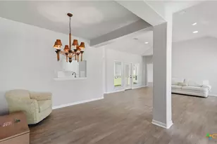 703 Lazy Bluff Ln, New Braunfels, TX 78130 - Photo 3