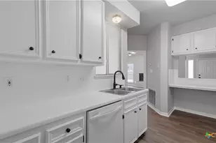 703 Lazy Bluff Ln, New Braunfels, TX 78130 - Photo 11