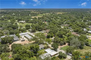 414 E Hochheim St, Yoakum, TX 77995 - Photo 25