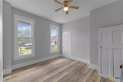 414 E Hochheim Street, Yoakum, TX 77995 - Photo 7
