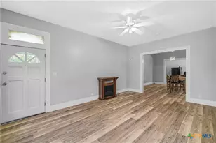 414 E Hochheim St, Yoakum, TX 77995 - Photo 5