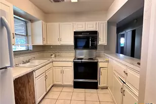 1009 Hazelton St, San Marcos, TX 78666 - Photo 9