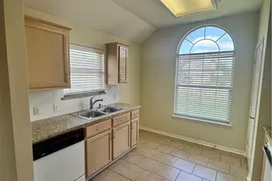 605 Pennsylvania Ave, Victoria, TX 77904 - Photo 5