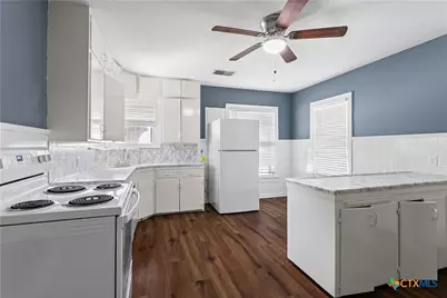 1902 E Red River Street, Victoria, TX 77901 - Photo 5