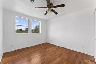 1214 E Oak St, Goliad, TX 77963 - Photo 15