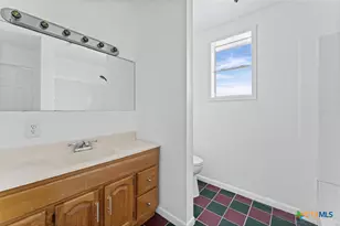 1214 E Oak St, Goliad, TX 77963 - Photo 17