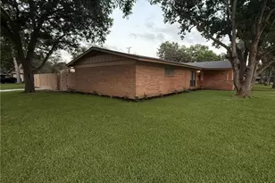 546 Willowick Dr, Port Lavaca, TX 77979 - Photo 3