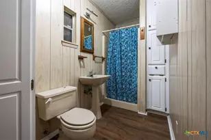 211 W Long St, Elm Mott, TX 76640 - Photo 9