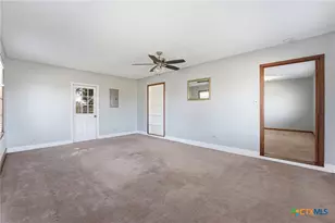 1603 Seydler St, Gonzales, TX 78629 - Photo 7