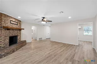 1006 Eagle Dr, Eddy, TX 76524 - Photo 5