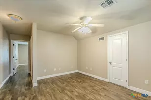 1302 N Wall St, Belton, TX 76513 - Photo 21