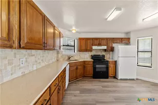 108 Leona St, Lockhart, TX 78644 - Photo 3
