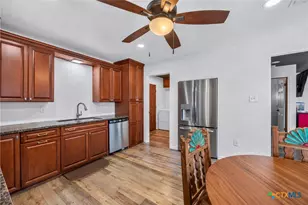 1304 Walker St, Gonzales, TX 78629 - Photo 7