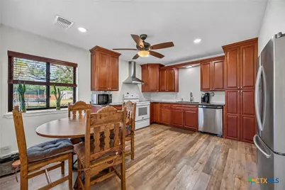 1304 Walker Street, Gonzales, TX 78629 - Photo 5