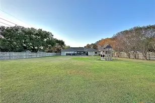 203 Chimney Rock Dr, Victoria, TX 77904 - Photo 43