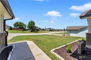 1106 Limestone Dr, Lampasas, TX 76550 - Photo 9