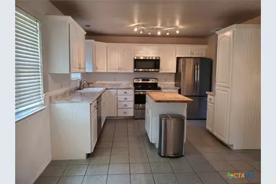 136 Royal Crest Circle, Seguin, TX 78155 - Photo 7