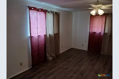 502 N Guadalupe Street, Seguin, TX 78155 - Photo 3